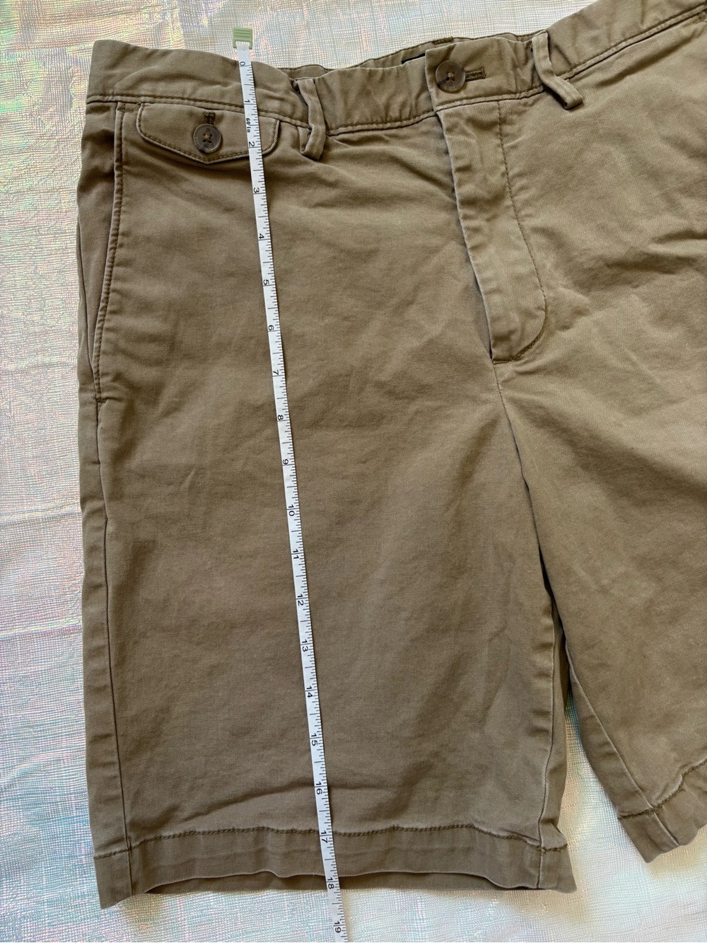 Banana Republic Men's Flat-Front Shorts in Khaki - Picture 7 of 8